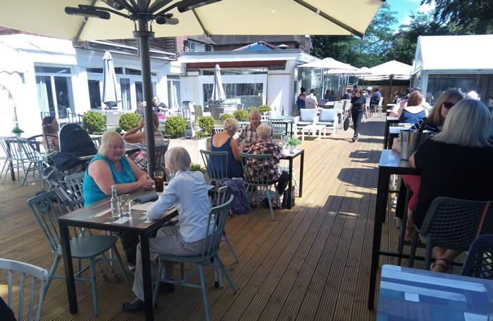 Oakland Hotel outside eating area